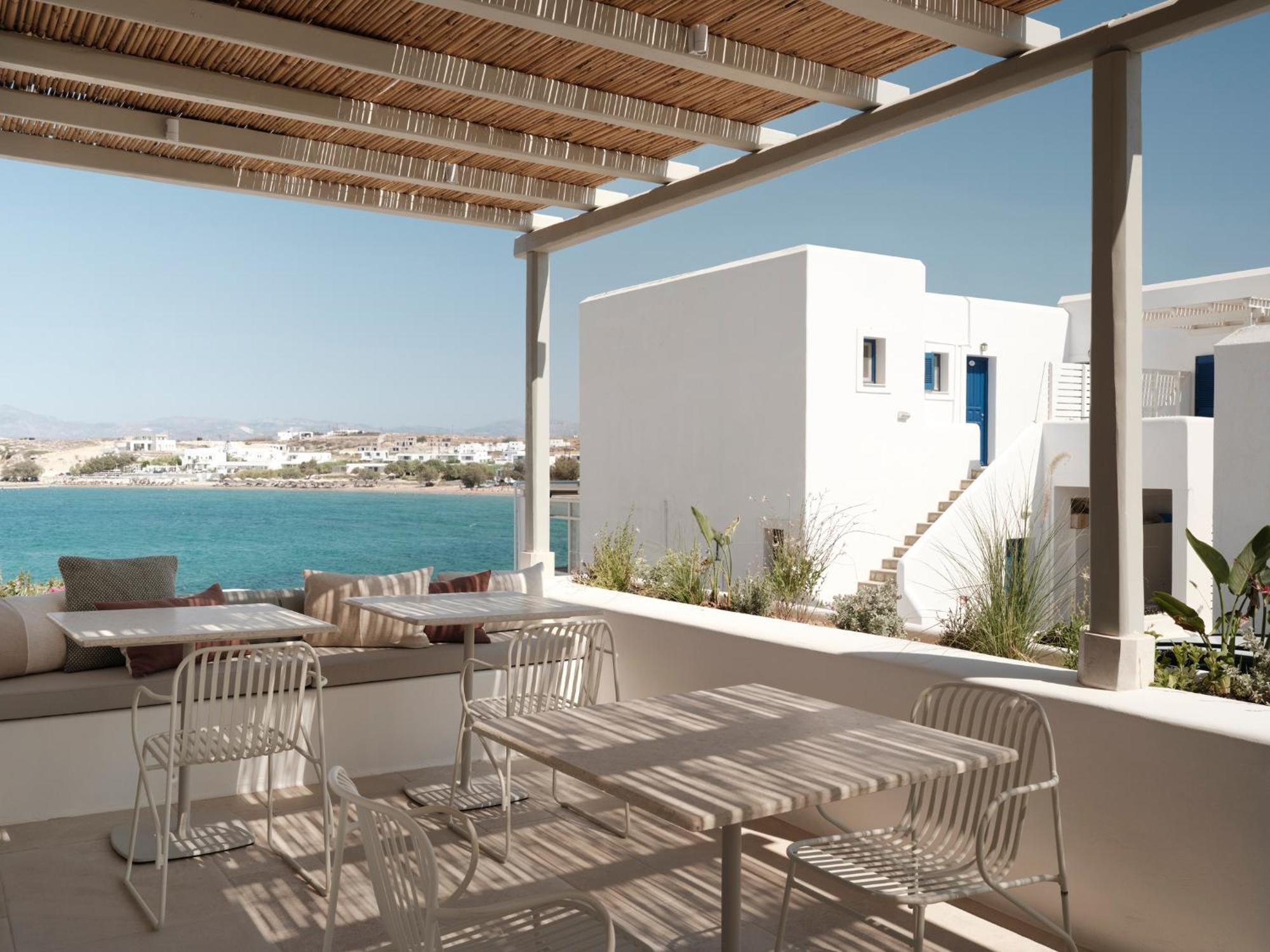 Akria Seaside Suites 纳乌萨 外观 照片