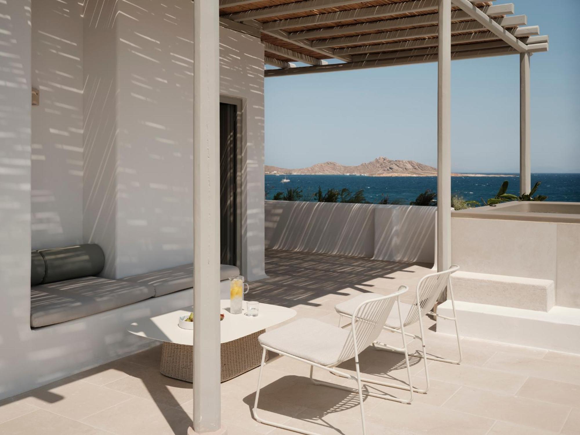 Akria Seaside Suites 纳乌萨 外观 照片