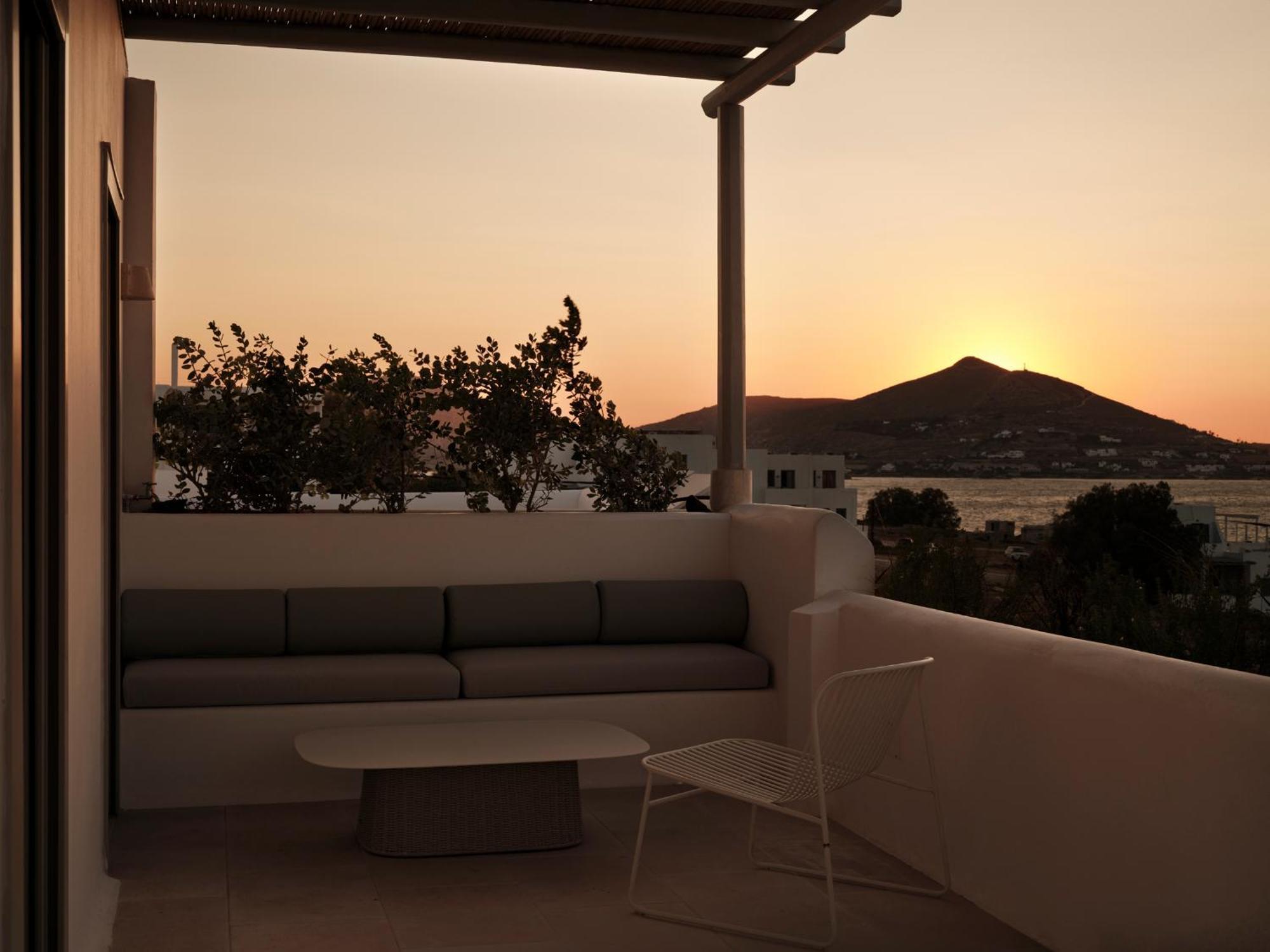 Akria Seaside Suites 纳乌萨 外观 照片