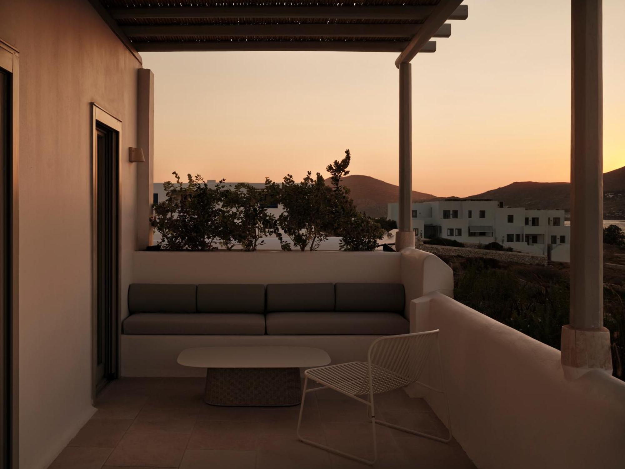 Akria Seaside Suites 纳乌萨 外观 照片